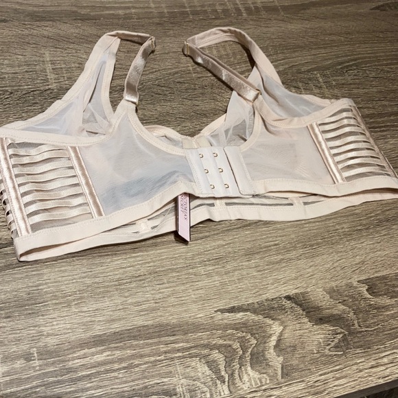 Victoria’s Secret Lace Bra 38DD New NWT sports - Picture 5 of 11